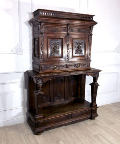 Антикварный шкаф конца XIX века из Франции.