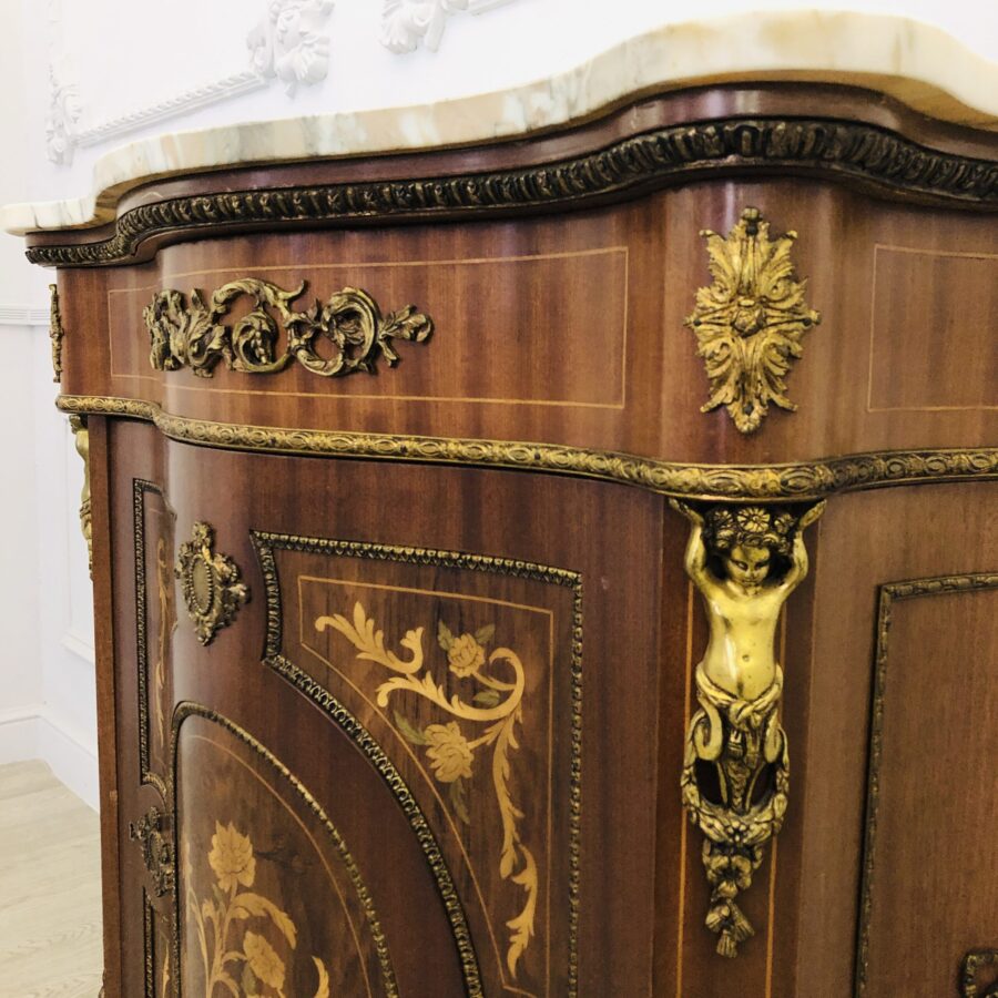 Шкафчик с мраморным навершием начала ХХ века из Франции.