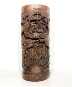 Ваза антикварная, выполненная в традиционной китайской технике резьбы по дереву, начала ХХ века.
